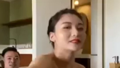 Lộ clip MC Thư Vũ đụ cùng tình nhân trong bồn tắm